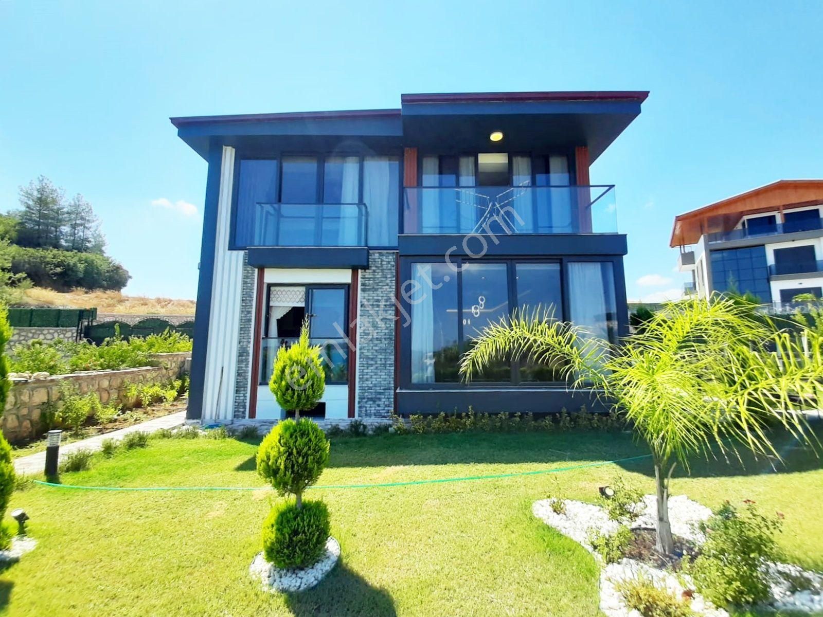 Sarıçam Bayram Hacılı Satılık Villa  PANAROMİK GÖL MANZARALI 1023 M2 ARSALI BİREYSEL YÜZME HAVUZLU ALTERNATİFSİZ EŞYALI TRİPLEX VİLLA!