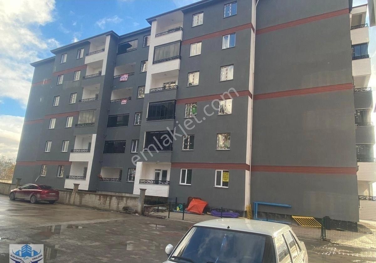 Niksar Bahçelievler Satılık Daire TOKAT NİKSAR ELİT GAYRİMENKULDEN BAHÇELİEVLER MAHALLESİNDE SİTE İÇİNDE ARAKAT SATILIK 1+1 DAİRE