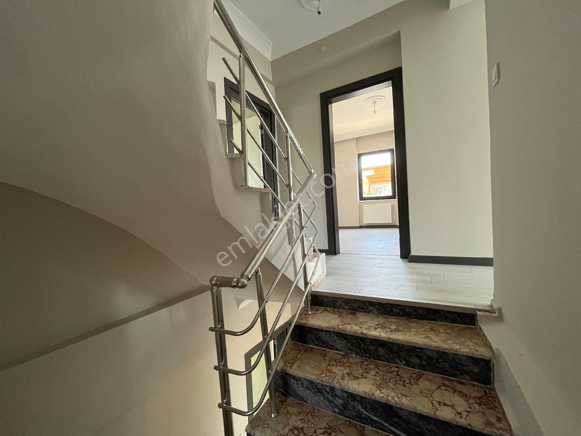 Altınoluk Küçükkuyu Arası Mıhlı Bölgesinde 425 M2 Arsalı Denize 350 Mt Tek Başına 4 Kat 7+3 Müstakil - Görsel 14