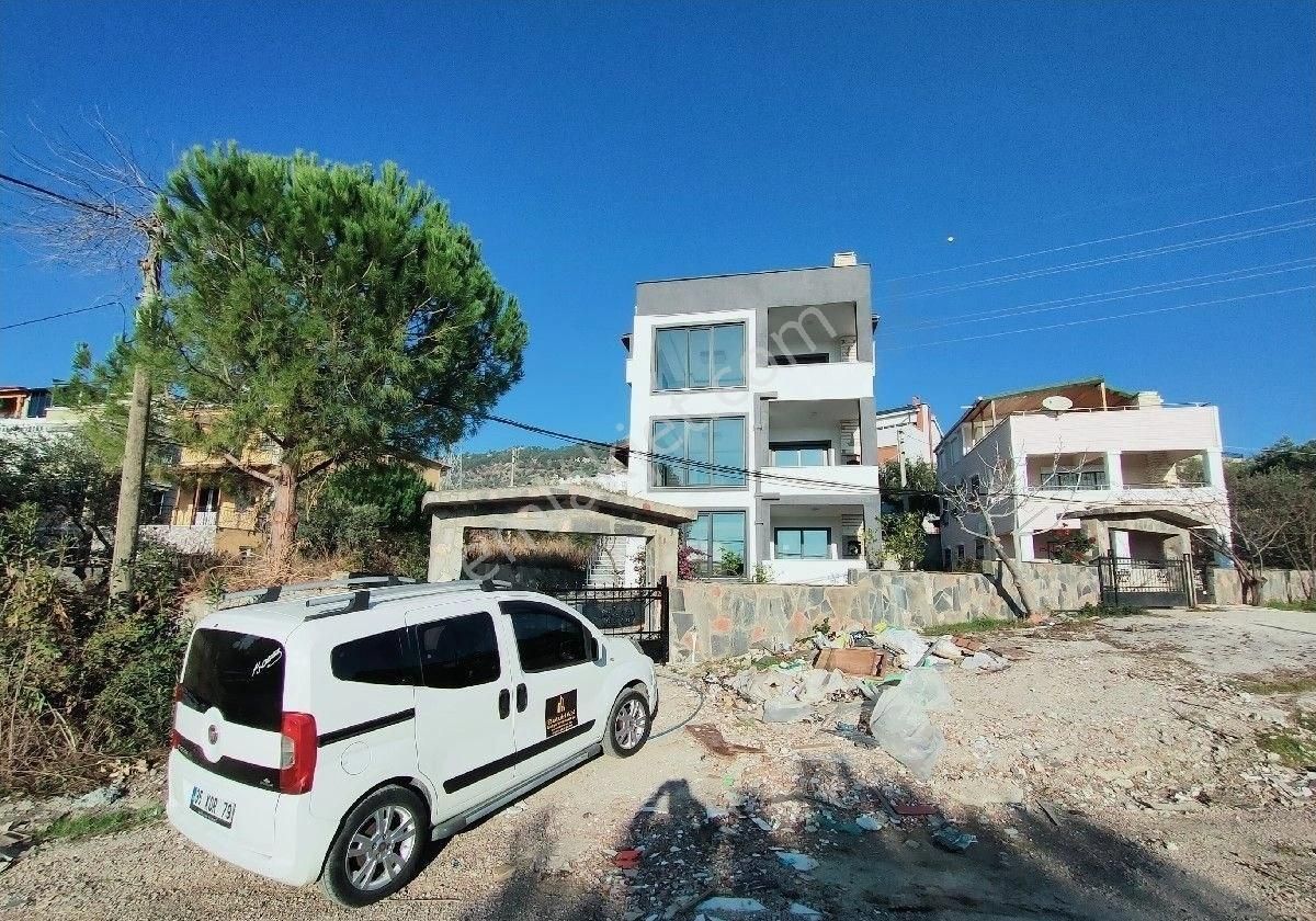 Ayvacık Küçükkuyu Bld. (Mıhlı) Satılık Villa ALTINOLUK KÜÇÜKKUYU ARASI MIHLI BÖLGESİNDE 425 M2 ARSALI DENİZE 350 MT TEK BAŞINA 4 KAT 7+3 MÜSTAKİL