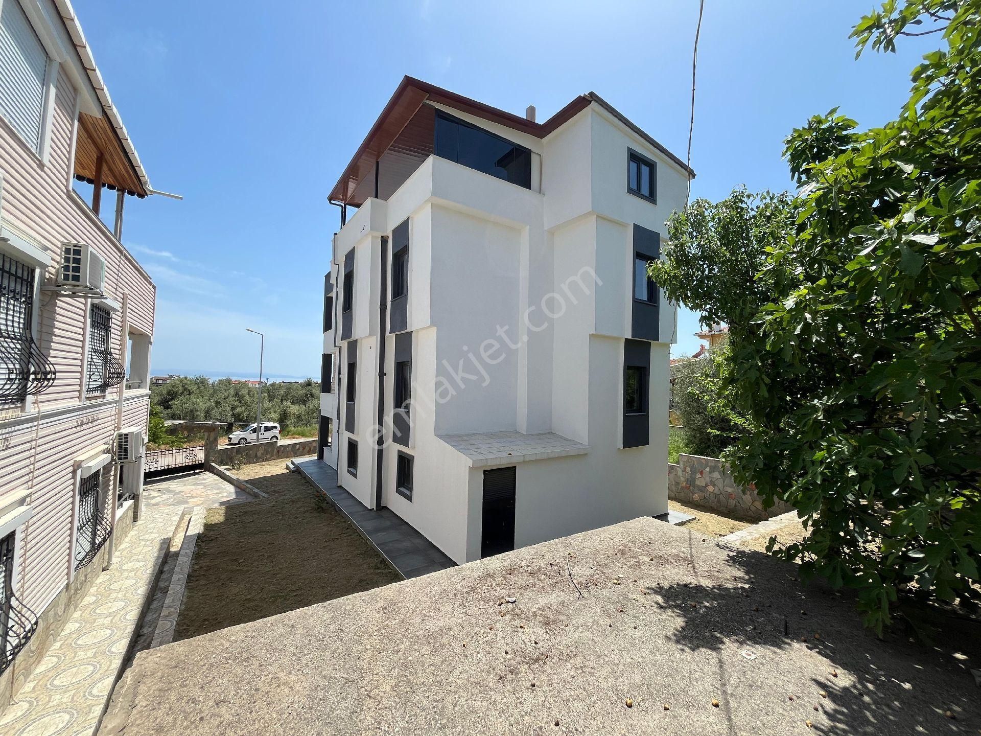 Altınoluk Küçükkuyu Arası Mıhlı Bölgesinde 425 M2 Arsalı Denize 350 Mt Tek Başına 4 Kat 7+3 Müstakil - Görsel 3