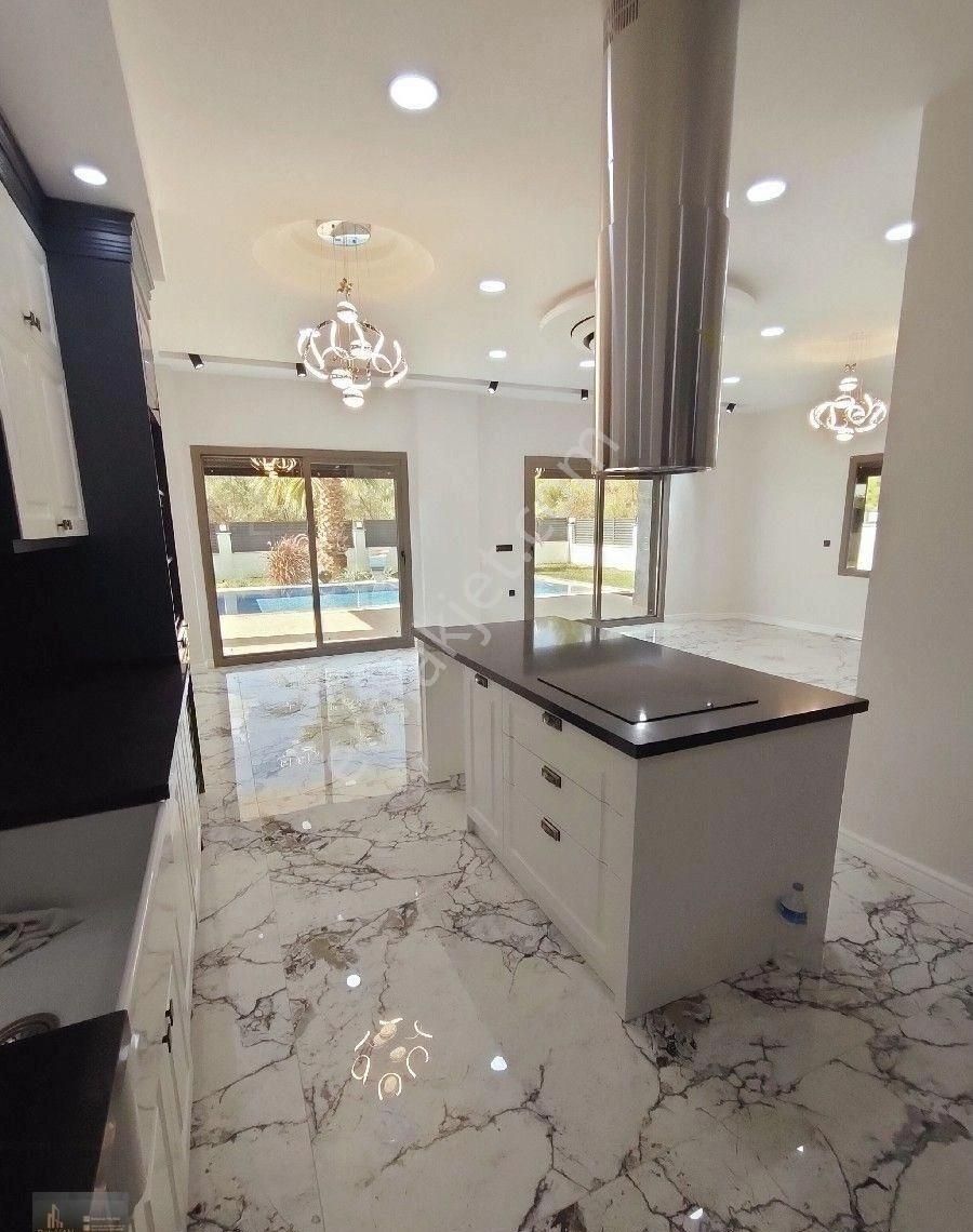 Altınoluk Narlı Bölgesinde 650m2 Arsa İçerisinde Jakuzili Havuzlu 5+1 Yerden Isıtmalı Müstakil Villa - Görsel 17