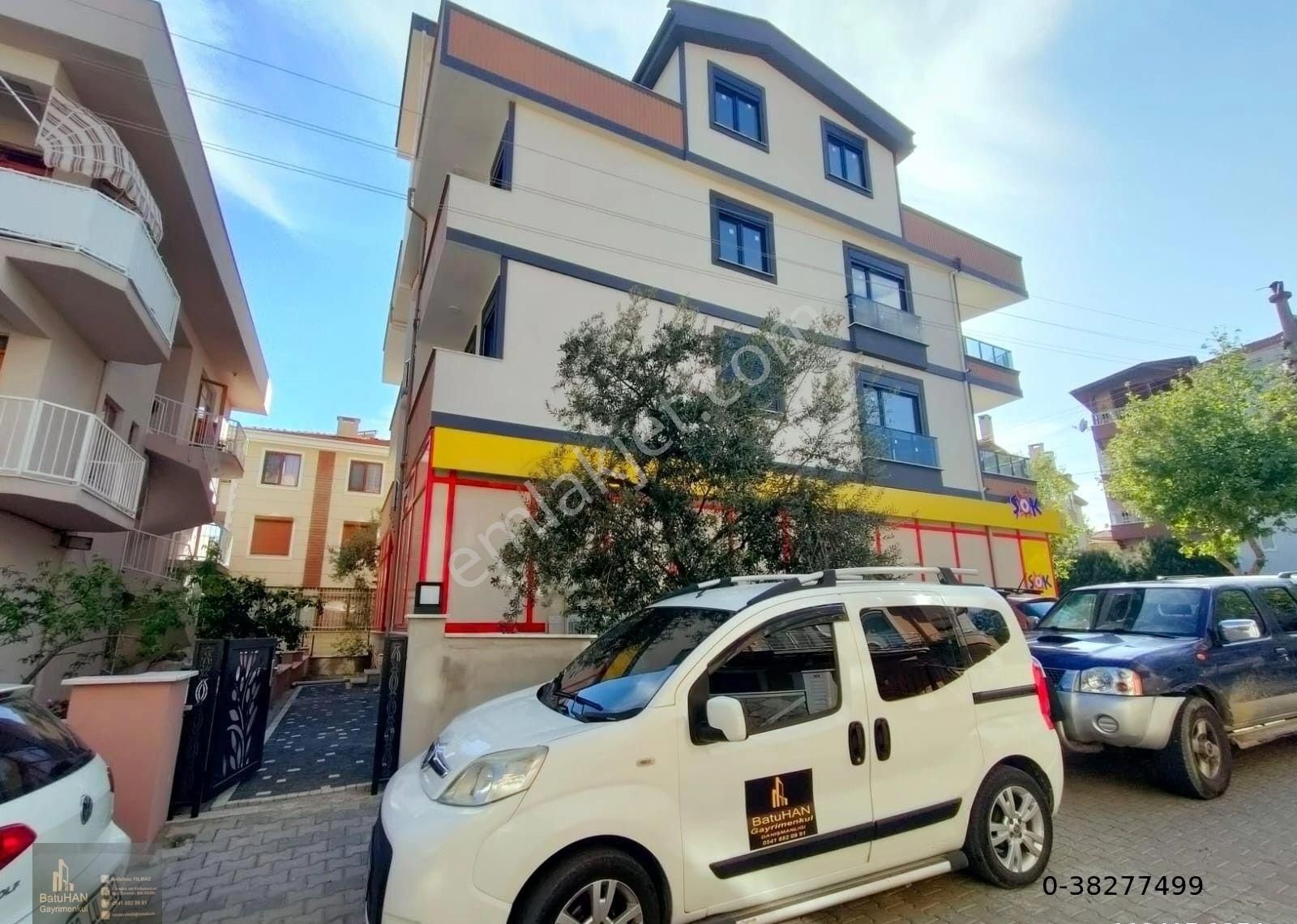 Edremit Altınoluk Satılık Daire ALTINOLUK MERKEZİ KONUM DA DENİZE HERYERE YAKIN 2+1 AYRI MUTFAKLI AÇIK OTOPARKLI LÜX SATILIK DAİRE