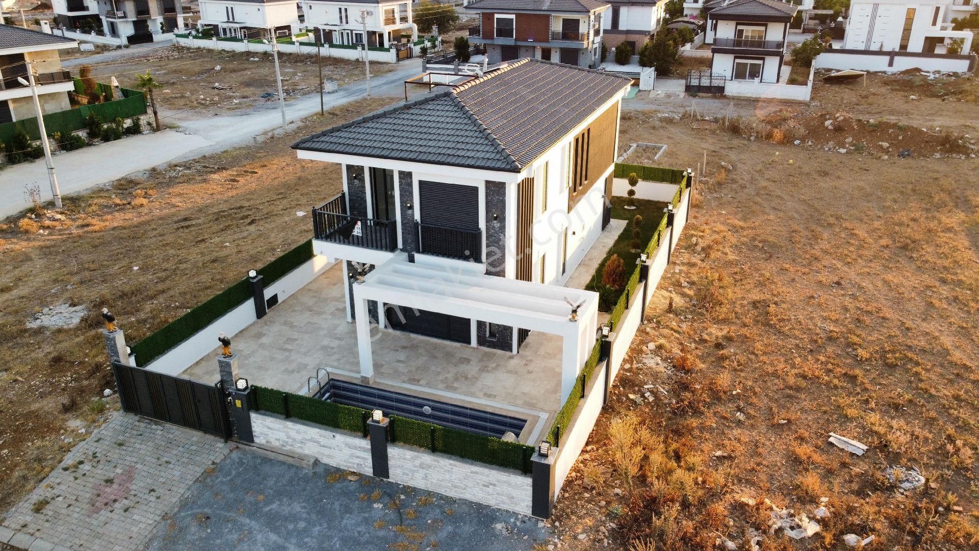 Didim Efeler Satılık Villa  Didim'de Akıllı Ev Sistemine Sahip Havuzlu 3+1 Villa ( İlanımız Videoludur )