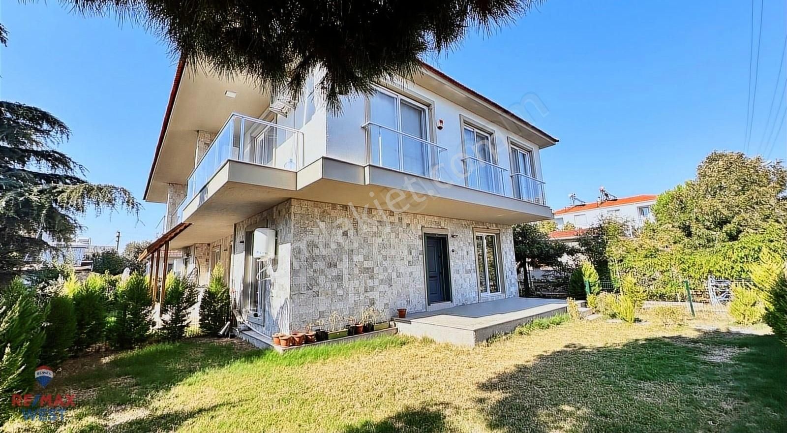 Foça Yenibağarası Satılık Daire FOÇA YENİBAĞARASI SATILIK 1+1 BAHÇE KATI