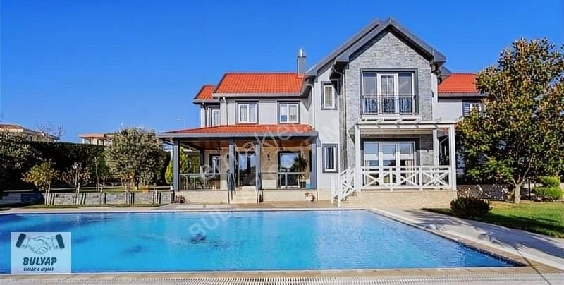 Büyükçekmece Türkoba Satılık Villa TEPEKENTE 2000M2 ARSA İÇİNDE ÇOK GÜZEL KONUMDA VİLLA