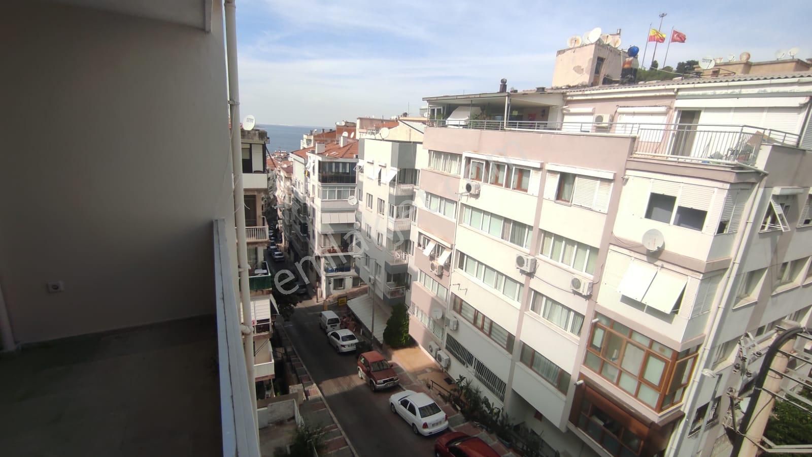 Konak Göztepe Satılık Daire  KONAK GÖZTEPE MAHALLESİNDE SATILIK 3+1 DAİRE