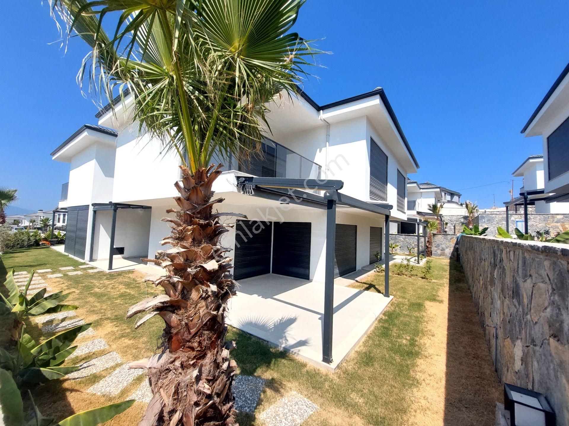 Kuşadası Soğucak Satılık Villa  Kuşadası'nda Bahçeli Satılık 3+1 Villa