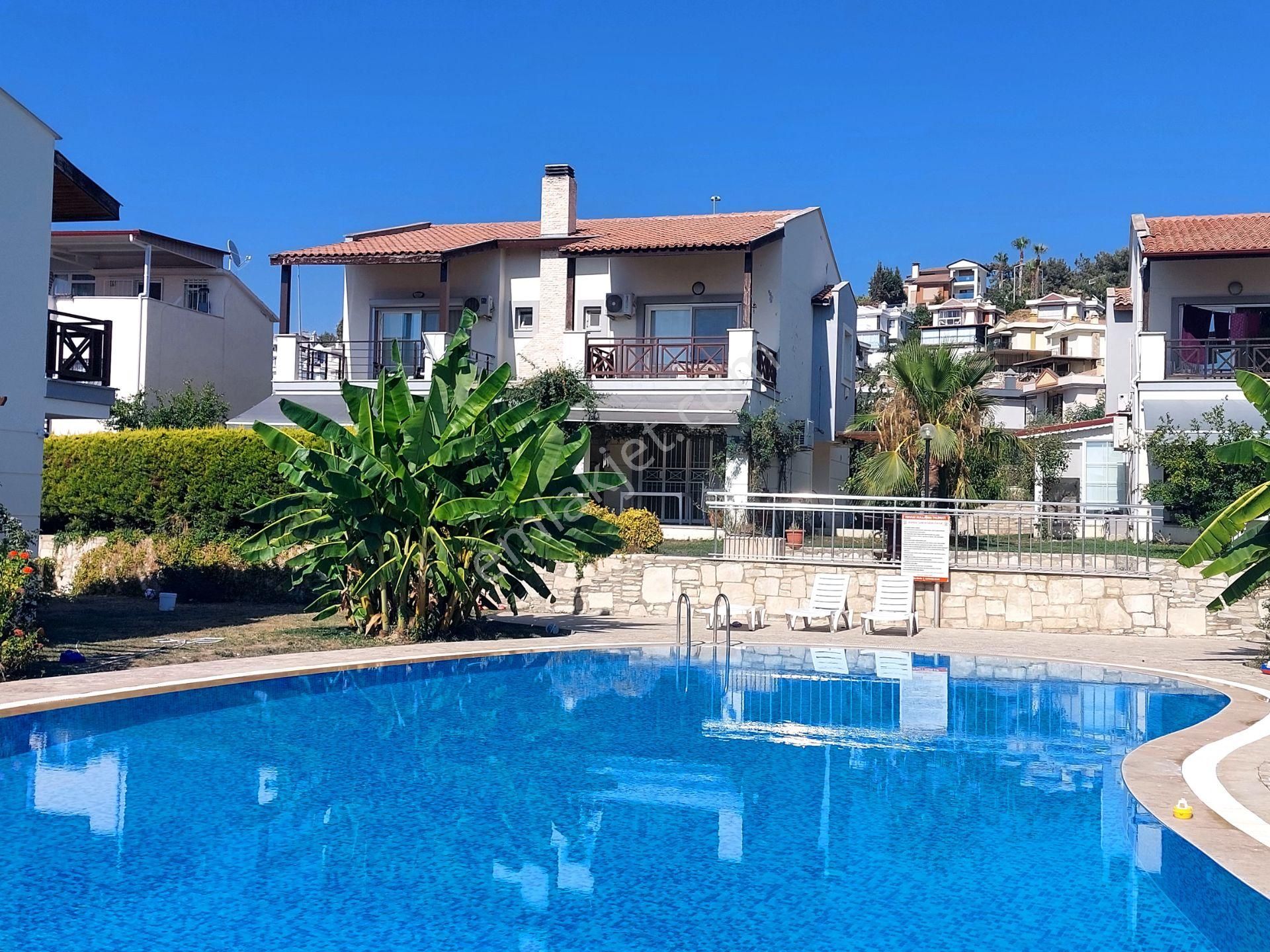 Kuşadası Karaova Satılık Villa RW RS NETTEN'den Havuzlu Sitede Satılık 3+1 Villa