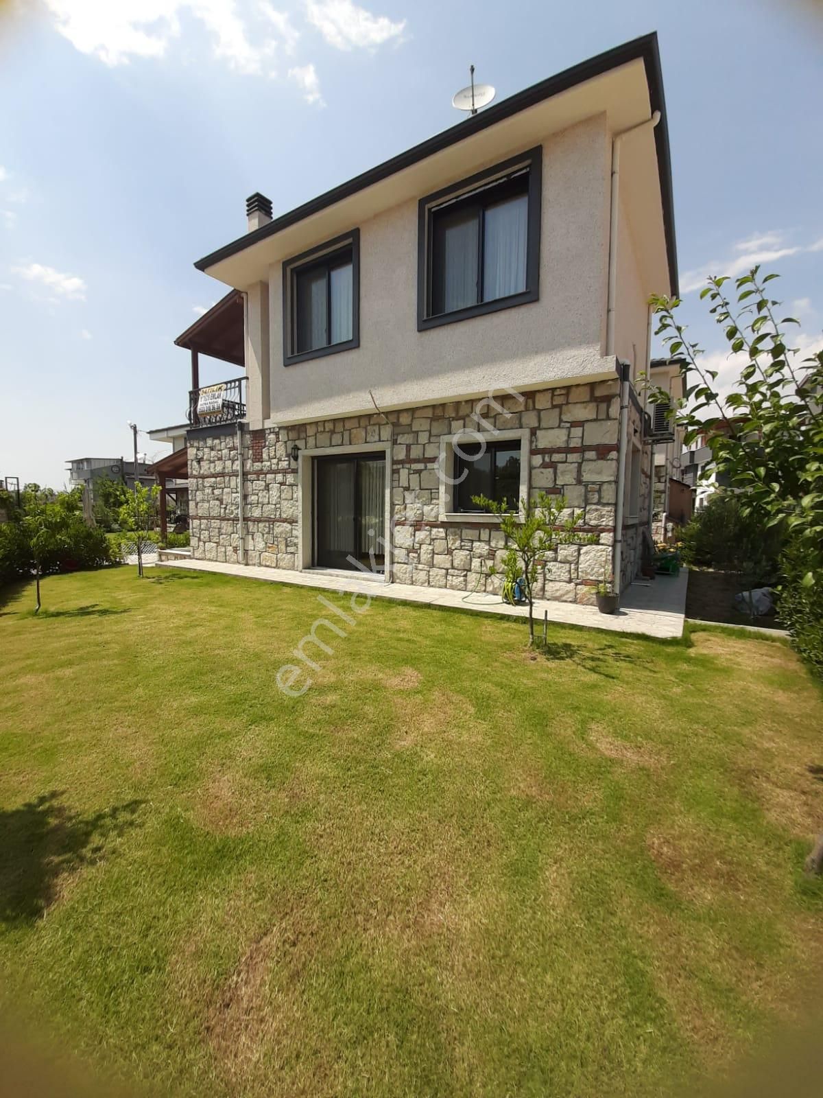 Seferihisar Kavakdere Satılık Villa  Sığacıkta Site İçi Satılık 2+1 Müstakil Taş Ev