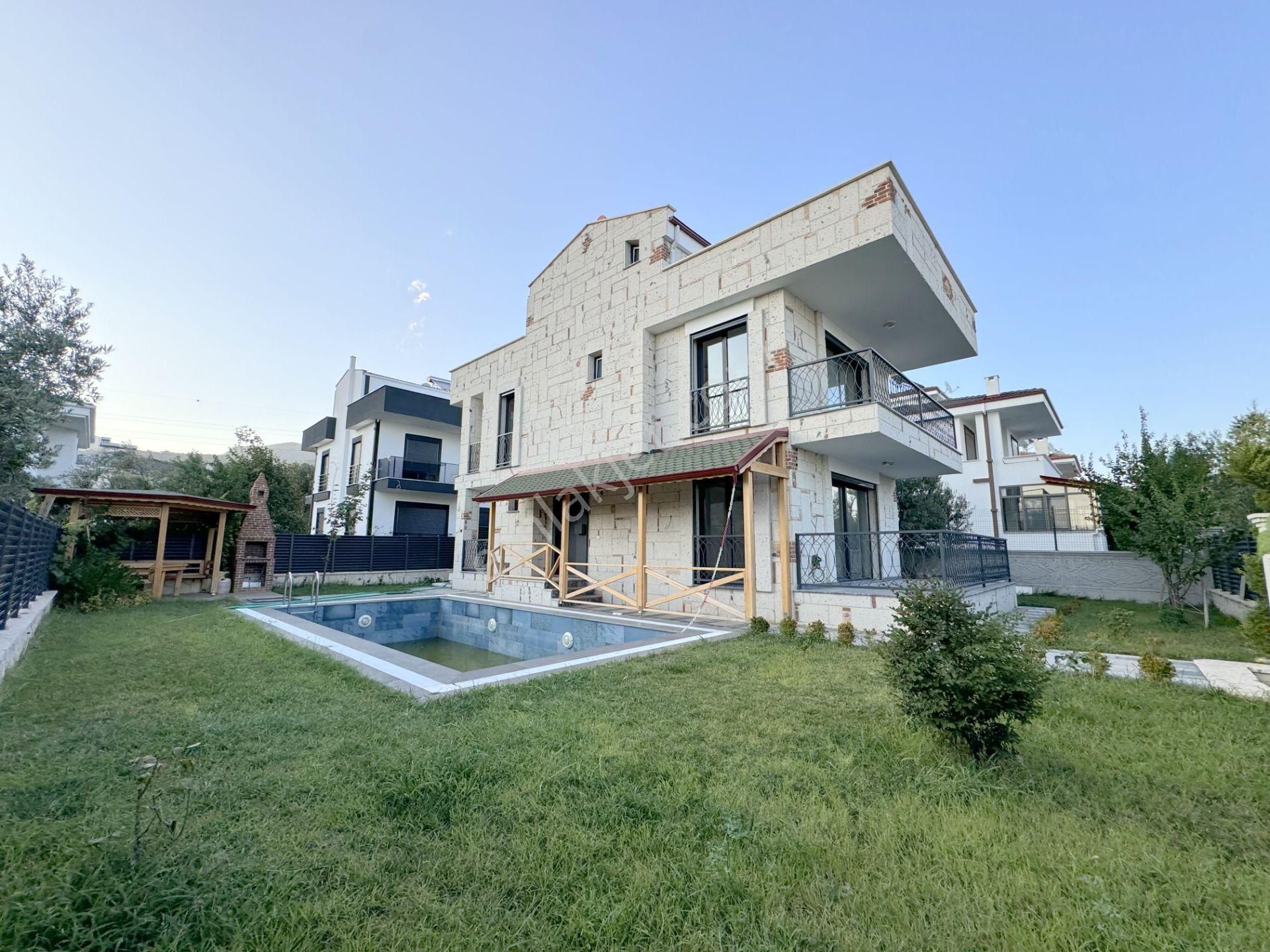 Edremit Güre Satılık Villa  💥💥 GÜÇ GAYRİMENKUL'DEN GÜRE'DE DENİZE 500M MUHTEŞEM MANZARALI 375M2 4+1 HAVUZLU VİLLA