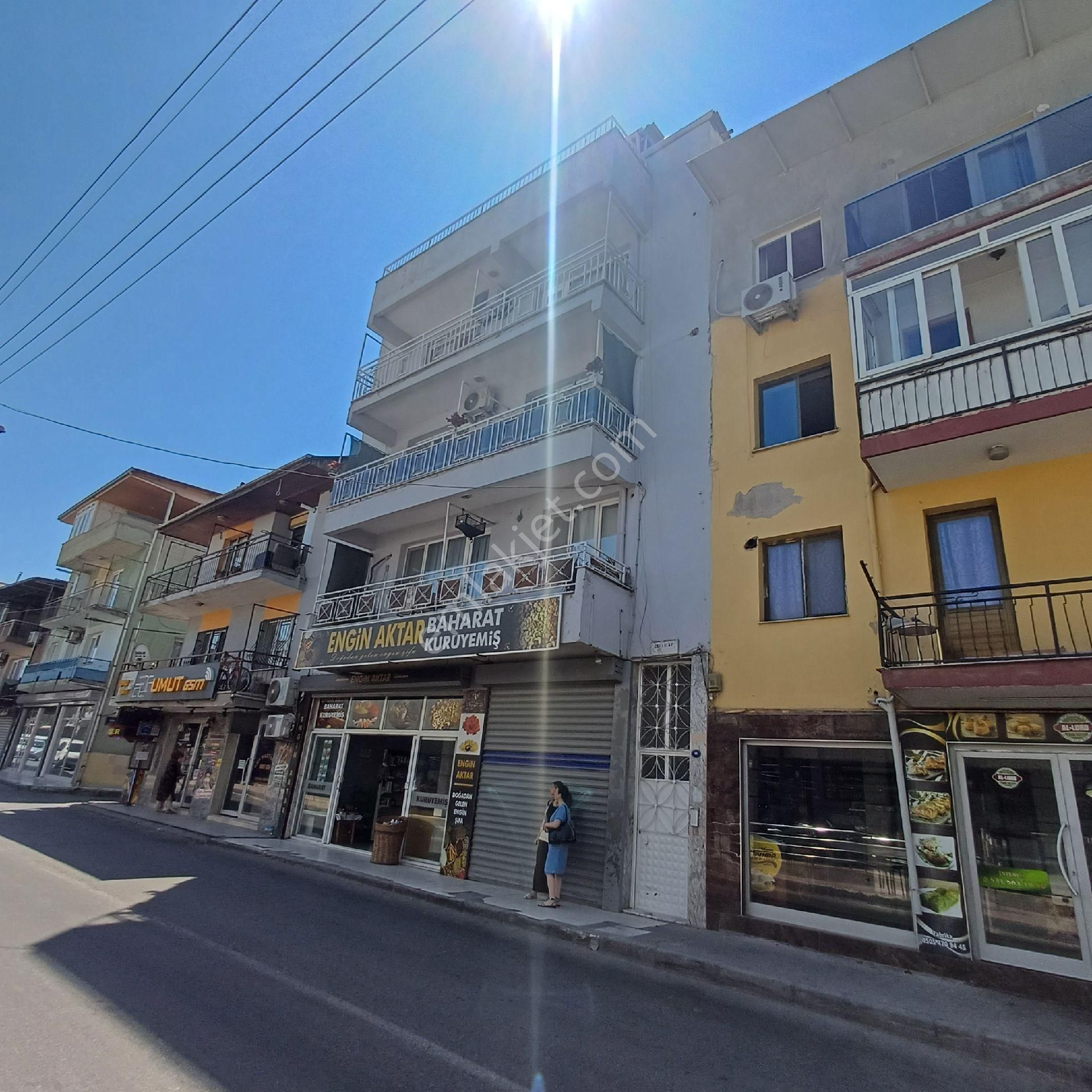 Bornova Doğanlar Satılık Daire BORNOVA DOĞANLAR MAHALLESİ ANA CADDE ÜZERİ SATILIK 3+1 DAİRE 