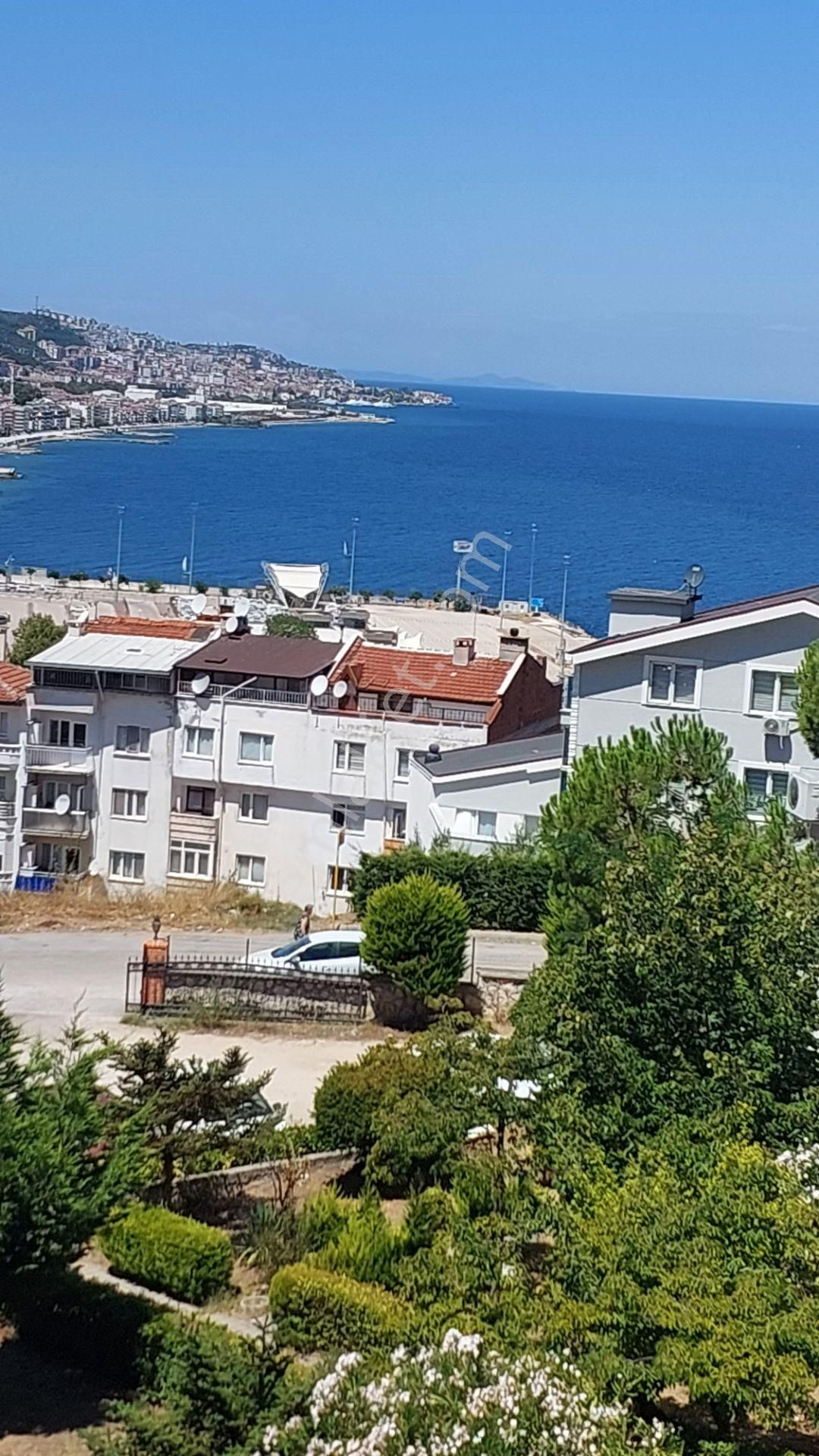 Mudanya Güzelyalı Burgaz Satılık Daire  BURGAZ MAH  ZEMIN SAĞLAM KATMULKIYETLI 3+1 GENİŞ FERAH DENI MAZ DAİRE