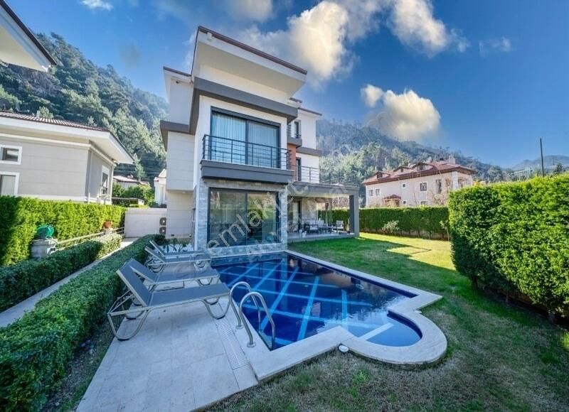 Marmaris İçmeler Satılık Villa MARMARİS İÇMELER'DE ŞIK TRİPLEX VİLLA