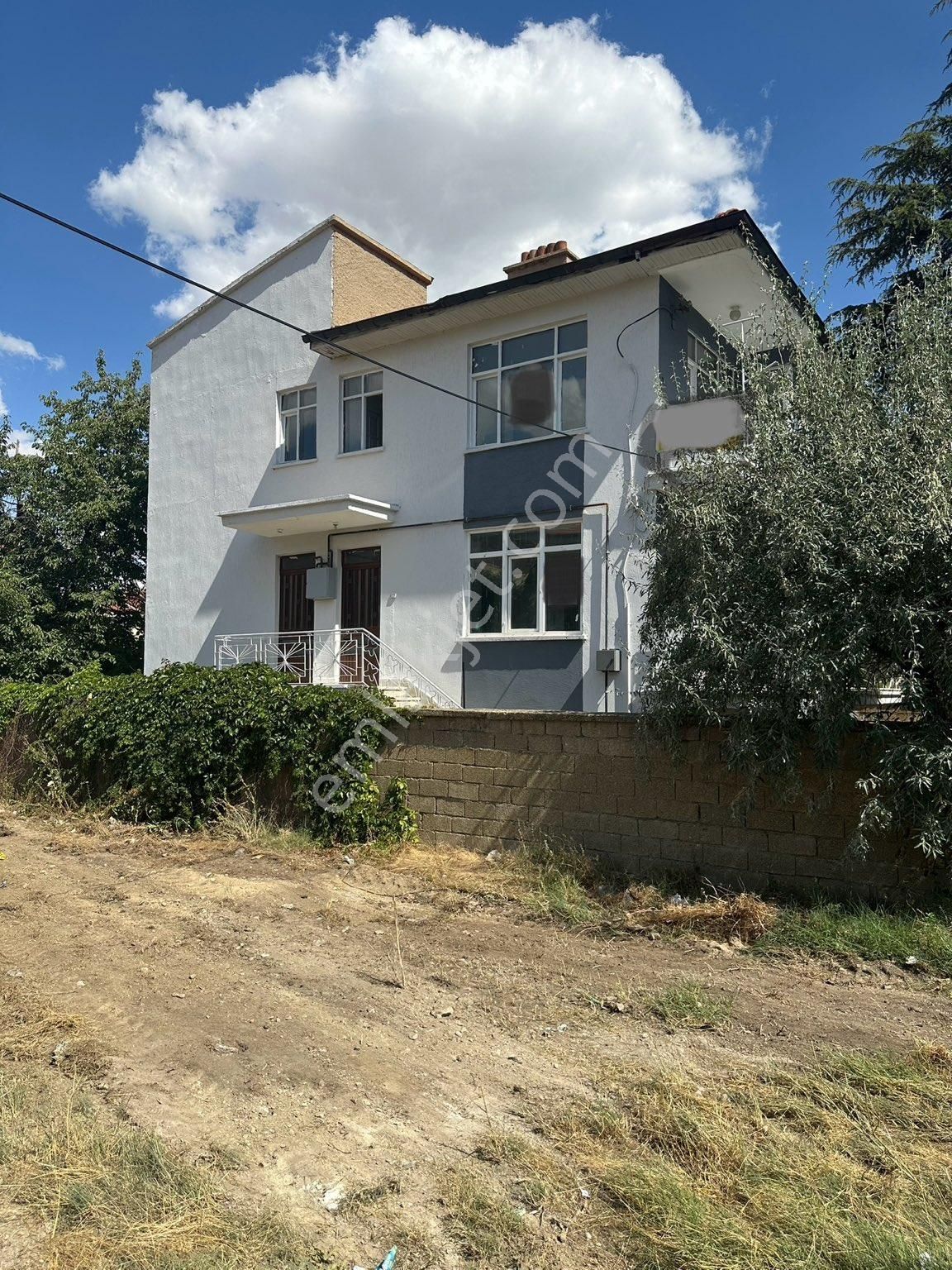 Dinç Emlaktan İstasyon Mahallesinde 3 Katlı Müstakil Ev - Görsel 2