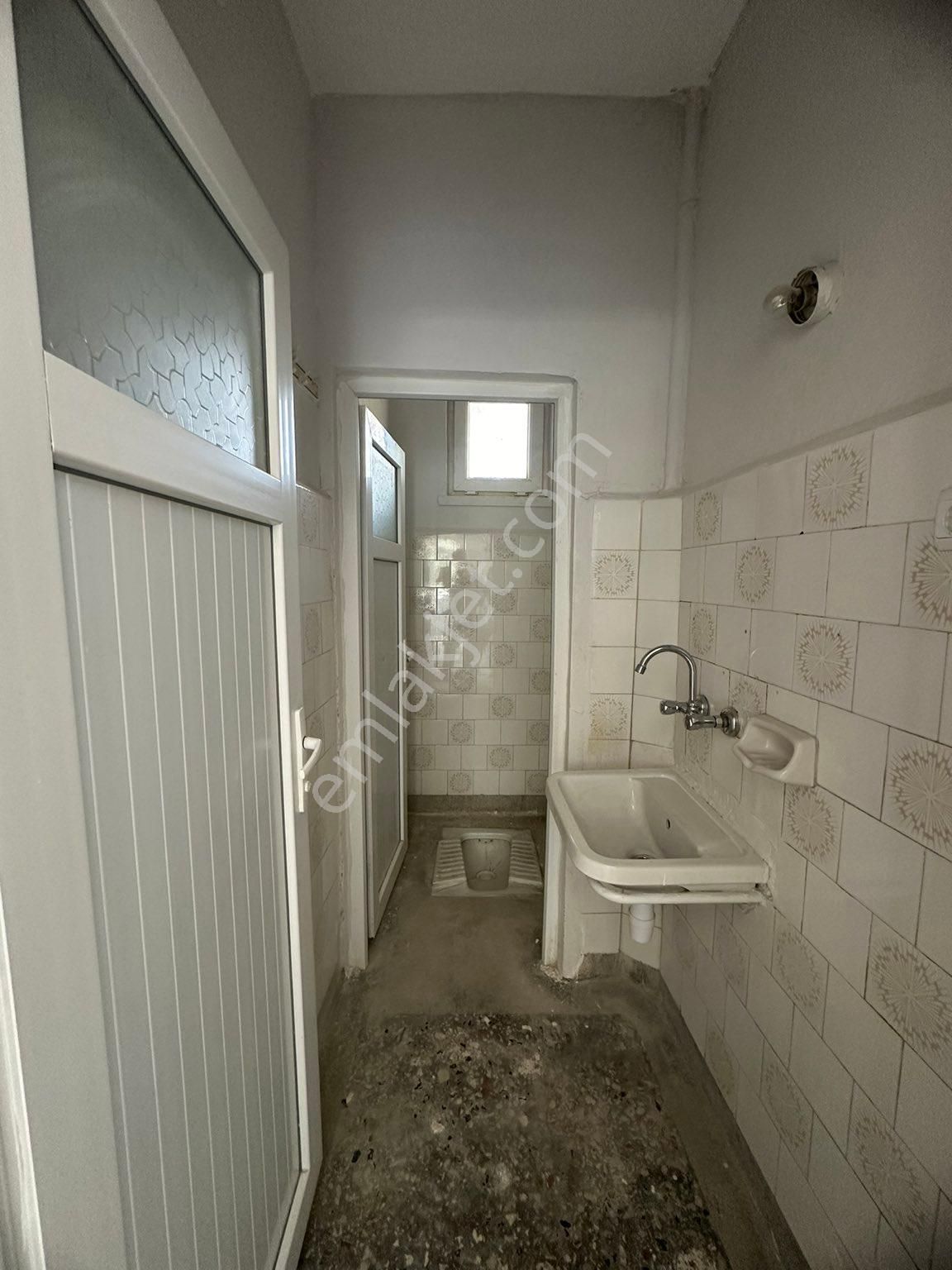 Dinç Emlaktan İstasyon Mahallesinde 3 Katlı Müstakil Ev - Görsel 12