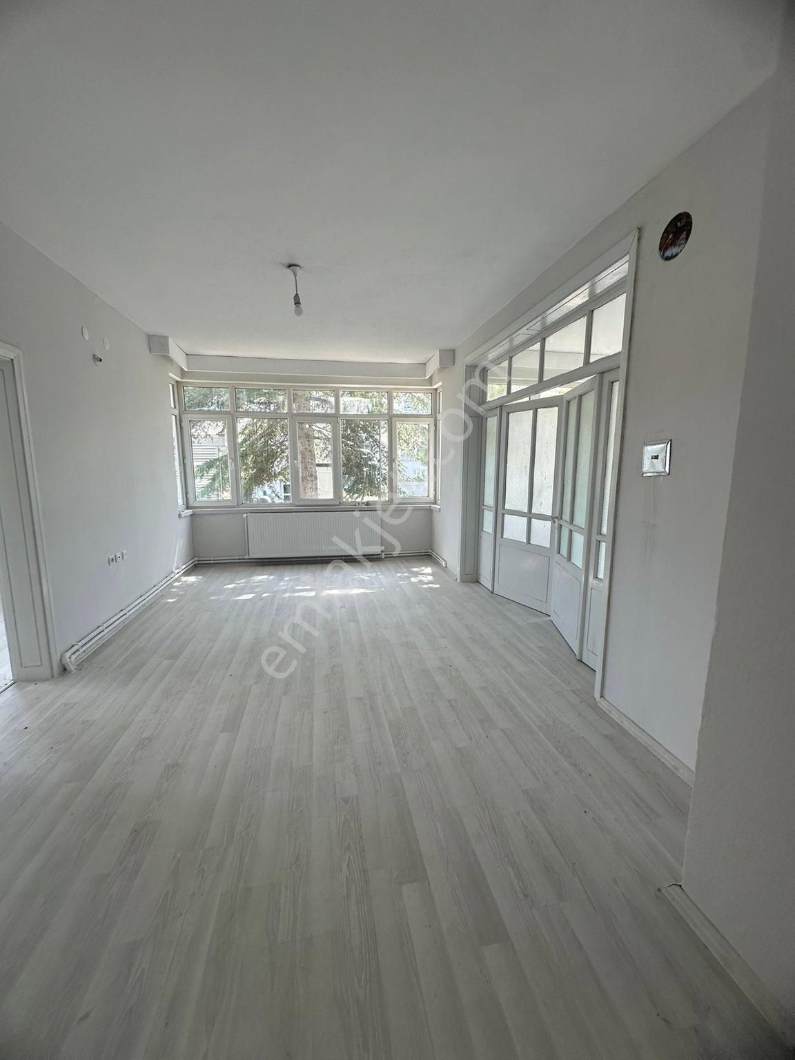 Dinç Emlaktan İstasyon Mahallesinde 3 Katlı Müstakil Ev - Görsel 16