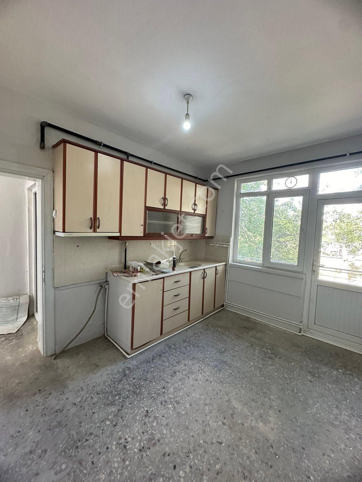 Dinç Emlaktan İstasyon Mahallesinde 3 Katlı Müstakil Ev - Görsel 11