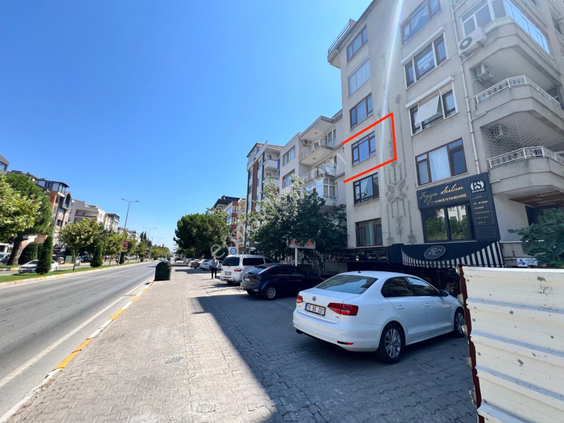 Karesi Atatürk Kiralık Daire  ARTER EMLAK'TAN ATATÜRK MH. 52 EVLERDE CADDE ÜZERİ ARA KAT