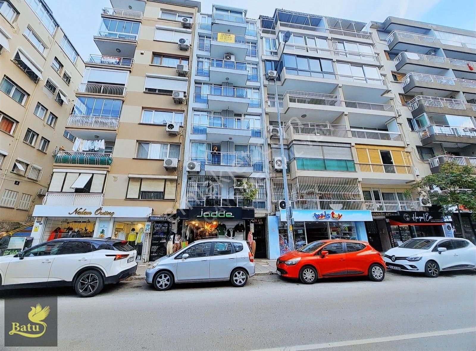 Konak Göztepe Satılık Daire Göztepe Mithatpaşa cd.üzerinde 3+1 125 m2 Satılık Bakımlı daire