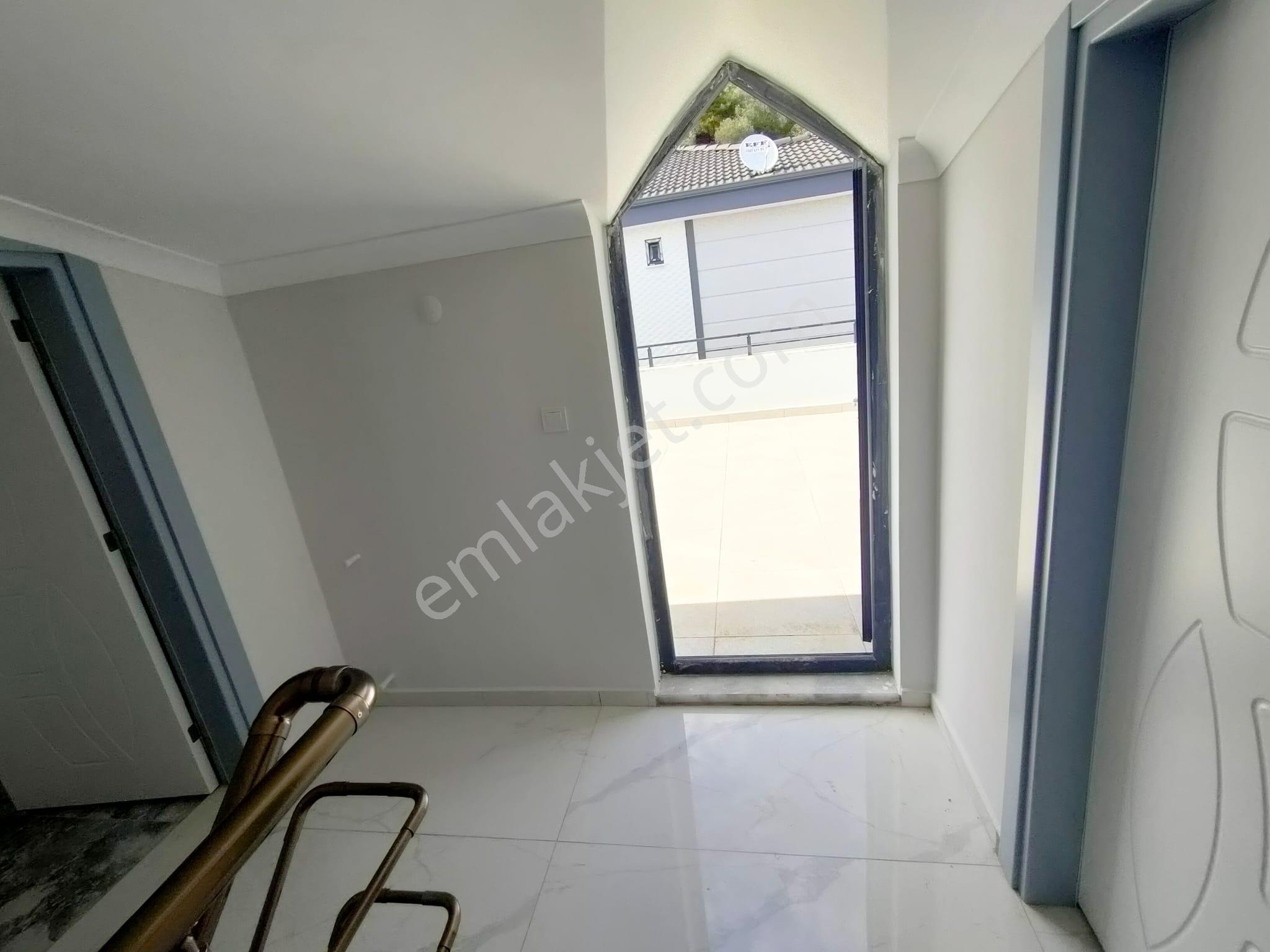 Altınoluk Kazdağı Eteklerinde Müstakil Garajlı Bahçeli Açık Otoparklı 4+1 Sıfır Lüx Triblex Villa - Görsel 27