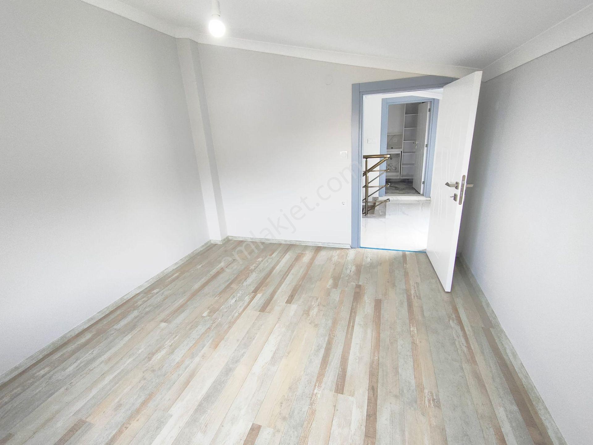 Altınoluk Kazdağı Eteklerinde Müstakil Garajlı Bahçeli Açık Otoparklı 4+1 Sıfır Lüx Triblex Villa - Görsel 26