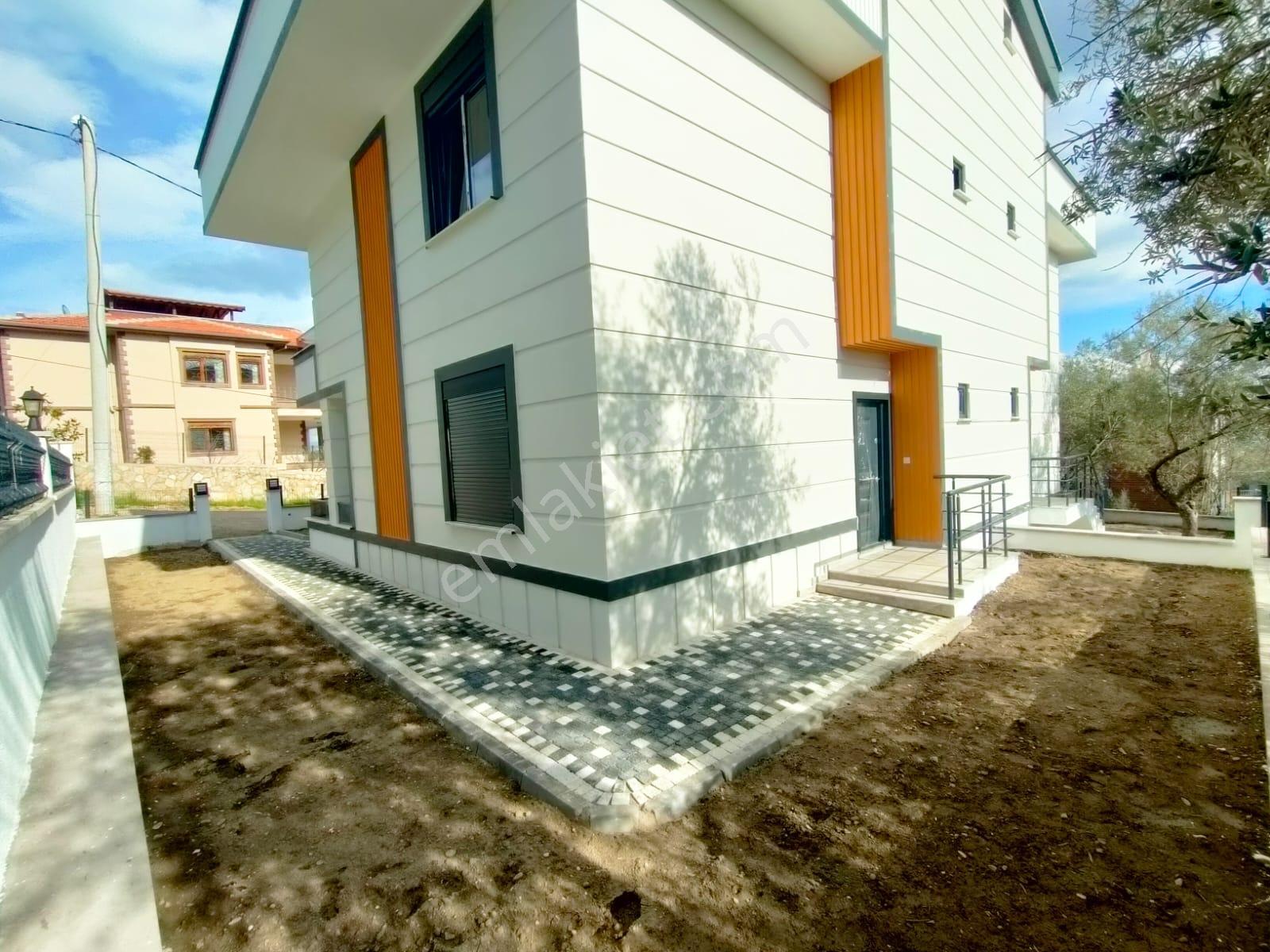 Altınoluk Kazdağı Eteklerinde Müstakil Garajlı Bahçeli Açık Otoparklı 4+1 Sıfır Lüx Triblex Villa - Görsel 3
