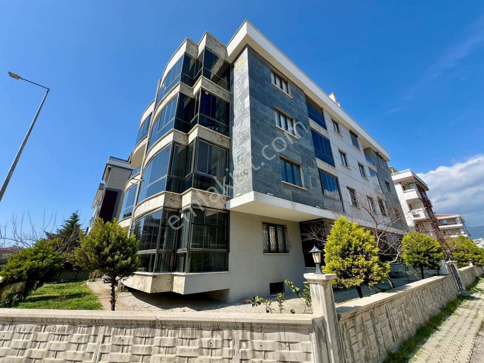 Edremit Altınkum Satılık Daire  🏡🏡ALÇINAR EMLAKTAN AYRI MUTFAK ARAKATASANSÖRLÜ CAM BALKONLU 2+1🏡🏡