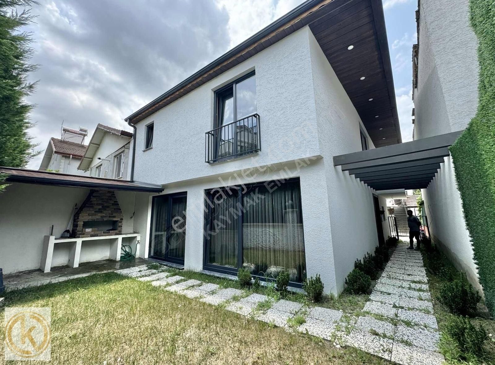 Serdivan Vatan Satılık Villa YAZLIK VATAN MAH. GARAJLI 3+1 180 M2 BAHÇELİ SATILIK VİLLA