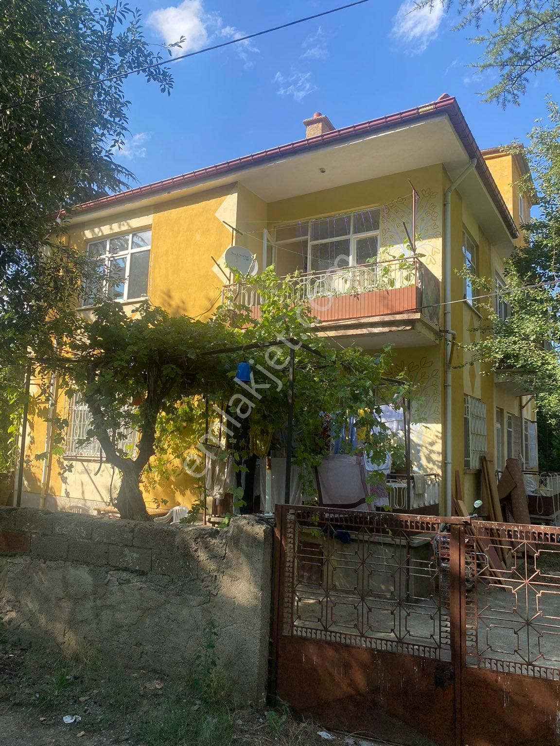 Akşehir Gazi Satılık Müstakil Ev Müstakil 2 katlı ev
