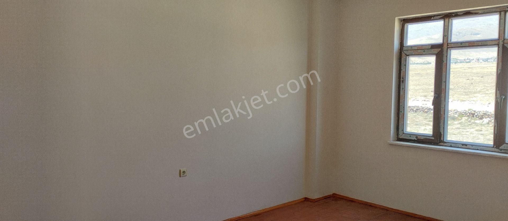 Arsa Fiyatına Komple Satılık Bina 4 Daire 1 Depo 1600m2 Arsa - Görsel 4