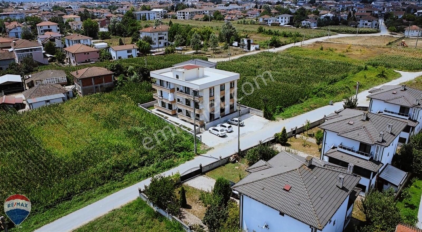 Akyazı Cumhuriyet Satılık Daire REMAX MAVİ'DEN AKYAZI CUMHURİYET MAHALLESİ SATILIK 3+1 DAİRE