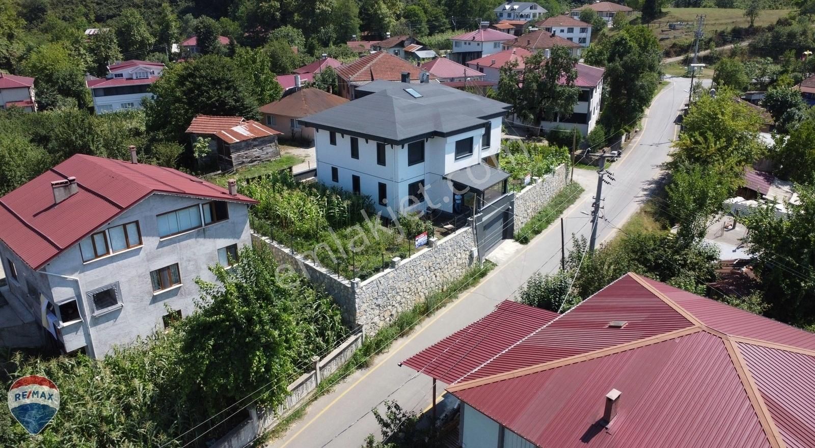 Akyazı Taşburun Satılık Villa REMAX MAVİ'DEN TAŞBURUN DA 5+1 MÜSTAKİL VİLLA