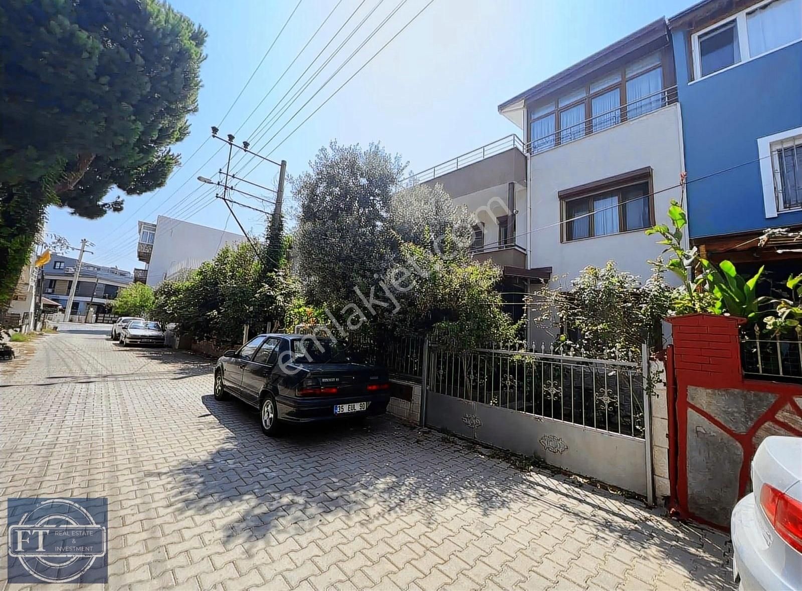 Urla Çamlıçay Satılık Villa URLA DENİZE 50METRE MESAFEDE SATILIK 5+1 VİLLA