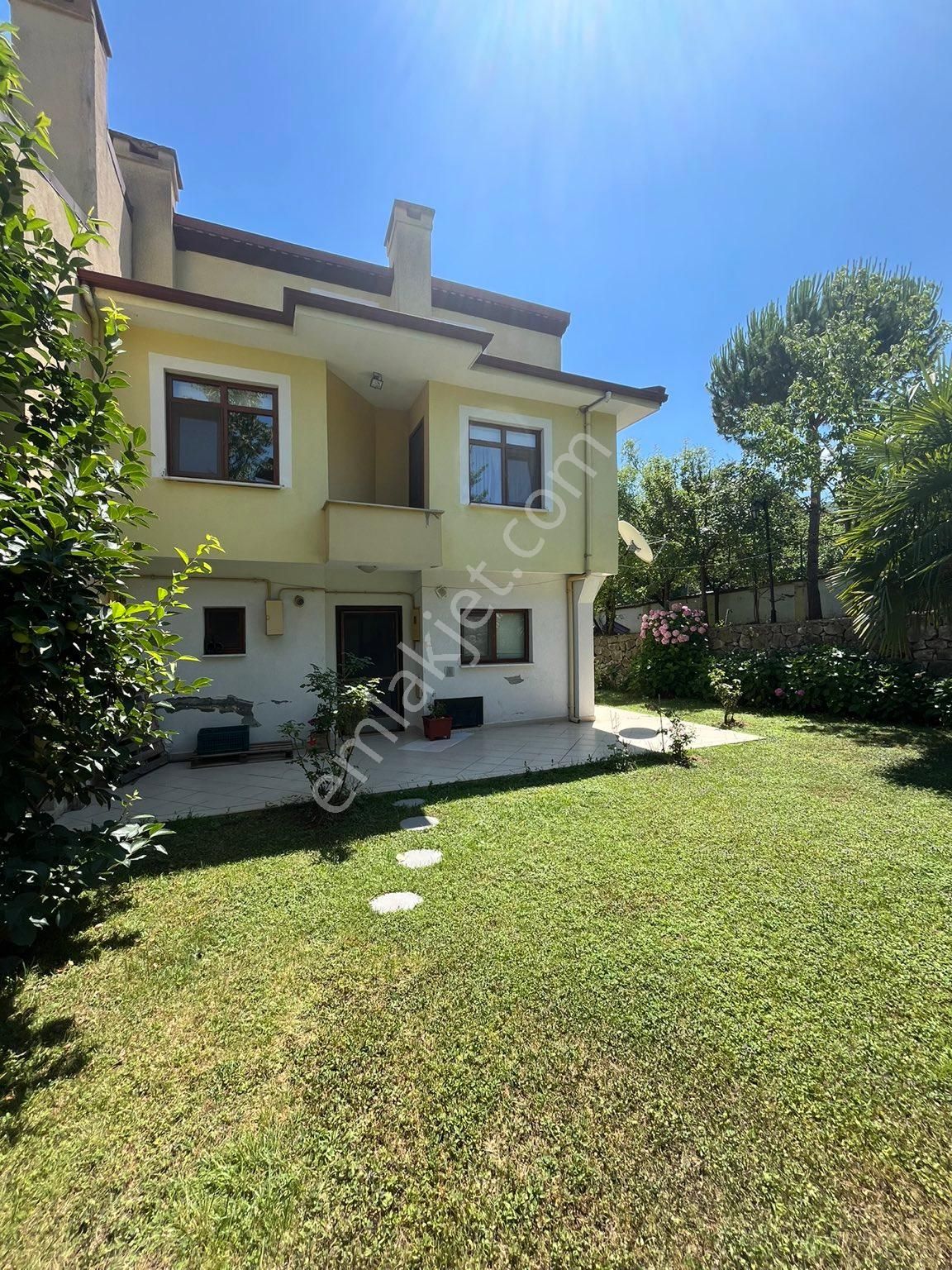 Kartepe Maşukiye Satılık Villa KARTEPE MAŞUKİYE ŞÖMİNELİ HAVUZ ,YEŞİL ALAN MANZARALI 5+1 VİLLA