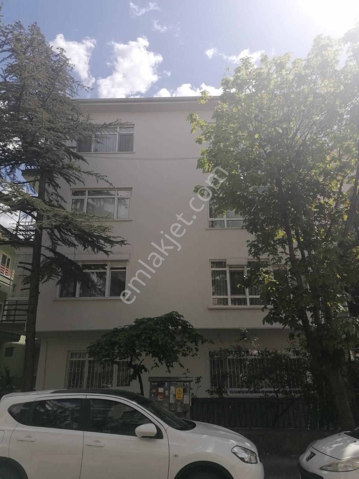 Çankaya Emek Satılık Daire  EMEK 22.SOKAKTA KATTA SATILIK 3+1 DAİRE ARKA CEPHE