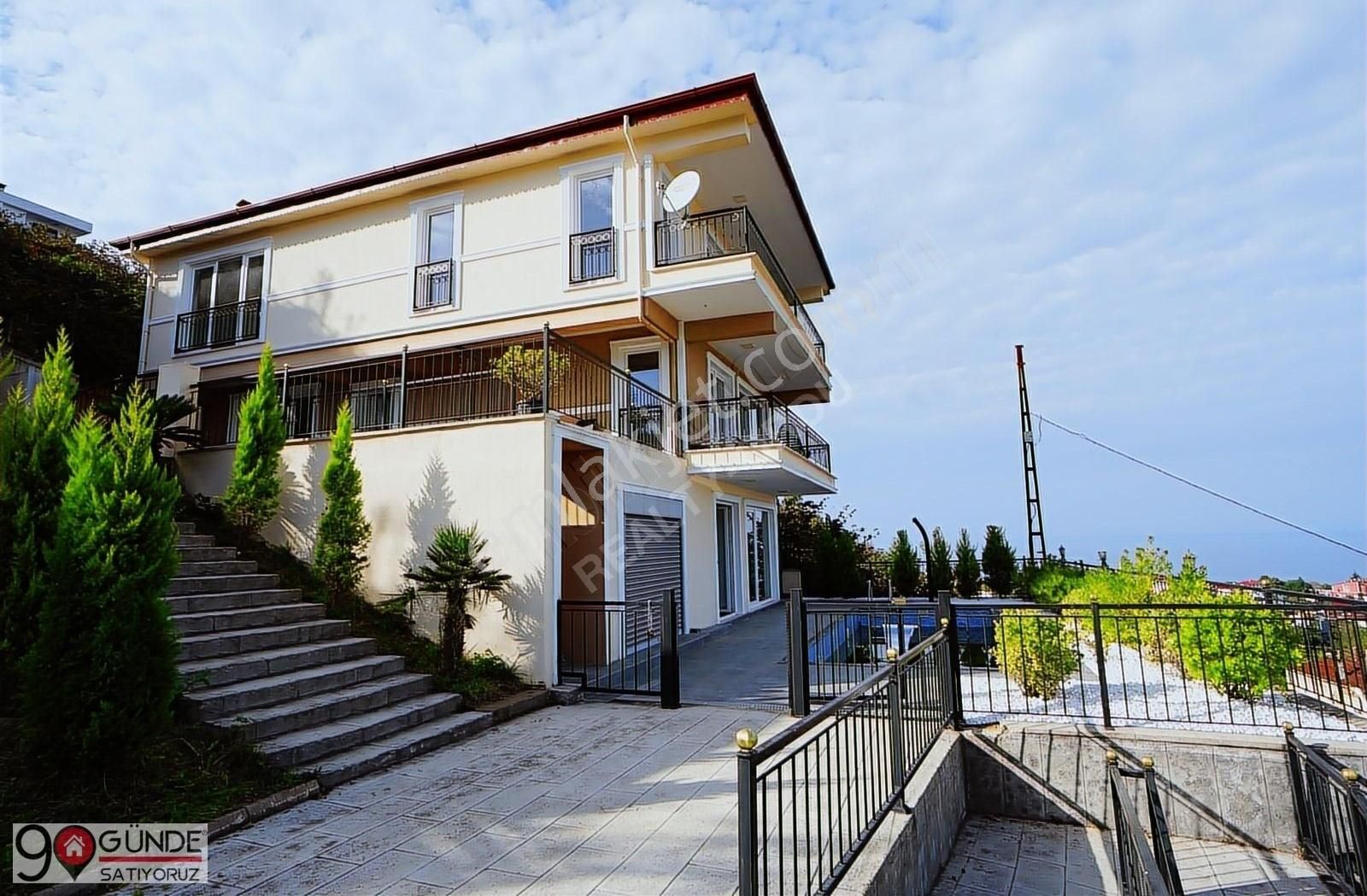 Piraziz Maden Satılık Villa DENİZE NAZIR HAVUZ VE SAUNALI 360° PANORAMİK MANZARALI VİLLA