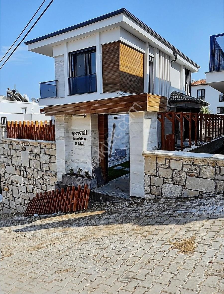 Karaburun İskele Satılık Villa KARABURUN da denize çok yakın LÜKS VİLLA