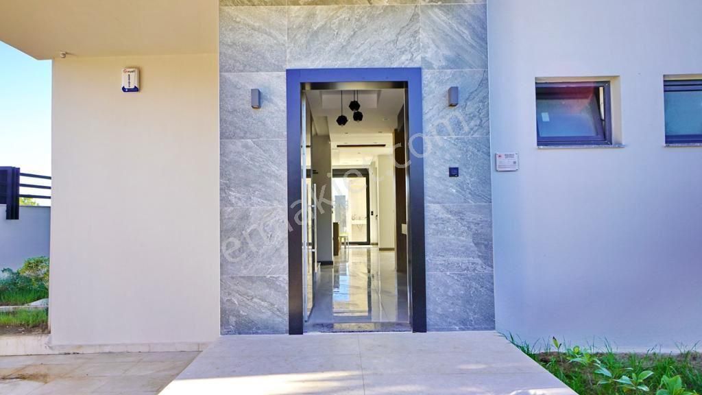 Villa Müstakil Otoparklı Bahçeli Havuzlu Geniş Kullanım Alanı - Görsel 5