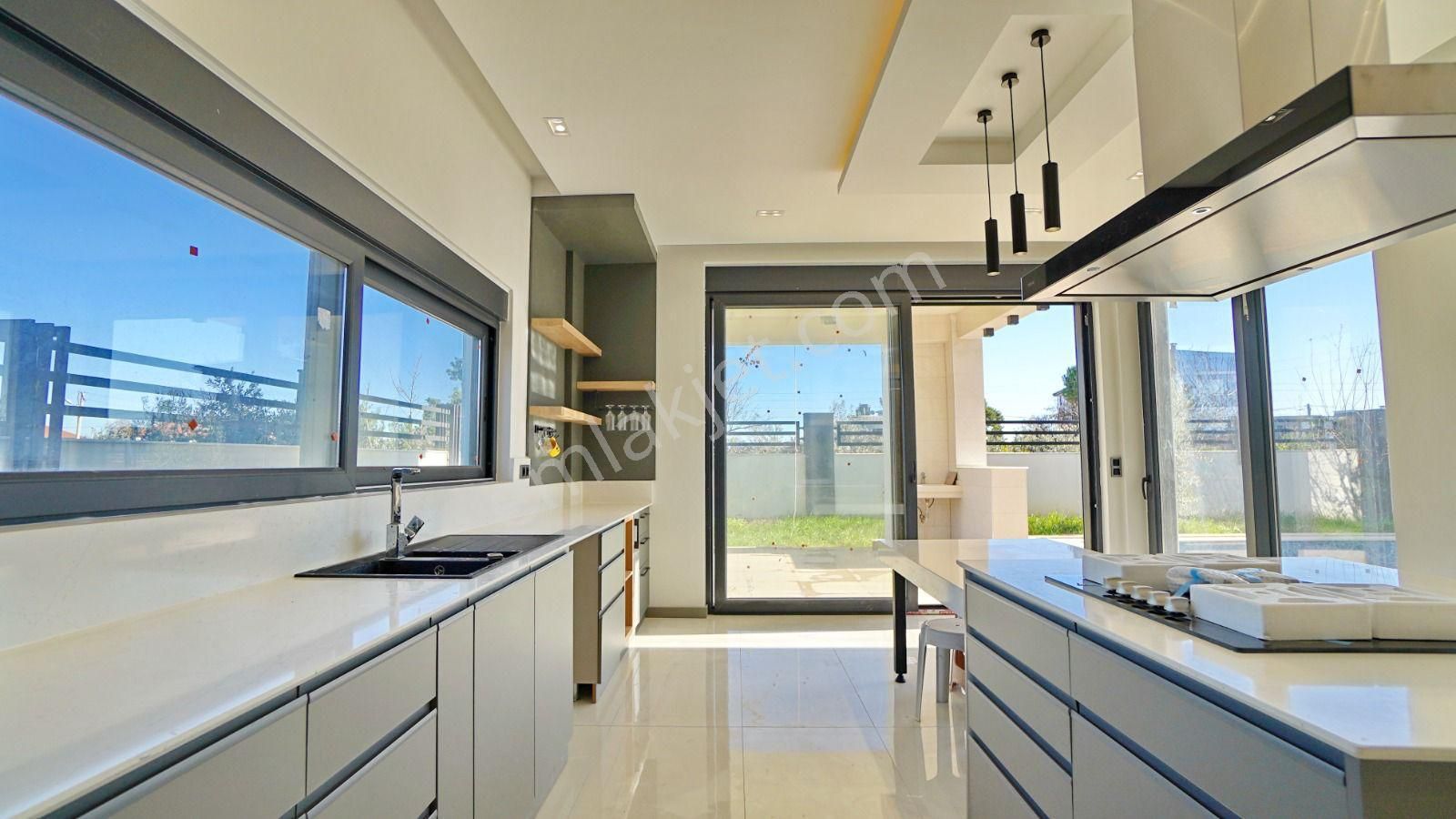 Villa Müstakil Otoparklı Bahçeli Havuzlu Geniş Kullanım Alanı - Görsel 9