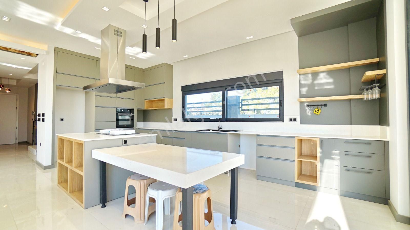 Villa Müstakil Otoparklı Bahçeli Havuzlu Geniş Kullanım Alanı - Görsel 11