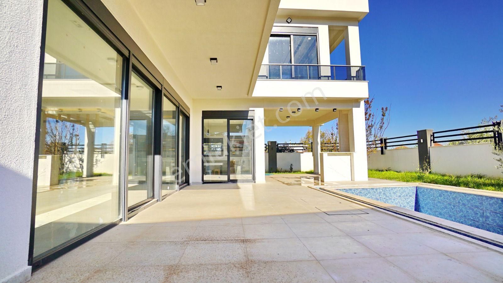 Villa Müstakil Otoparklı Bahçeli Havuzlu Geniş Kullanım Alanı - Görsel 3