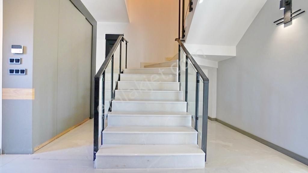 Villa Müstakil Otoparklı Bahçeli Havuzlu Geniş Kullanım Alanı - Görsel 8