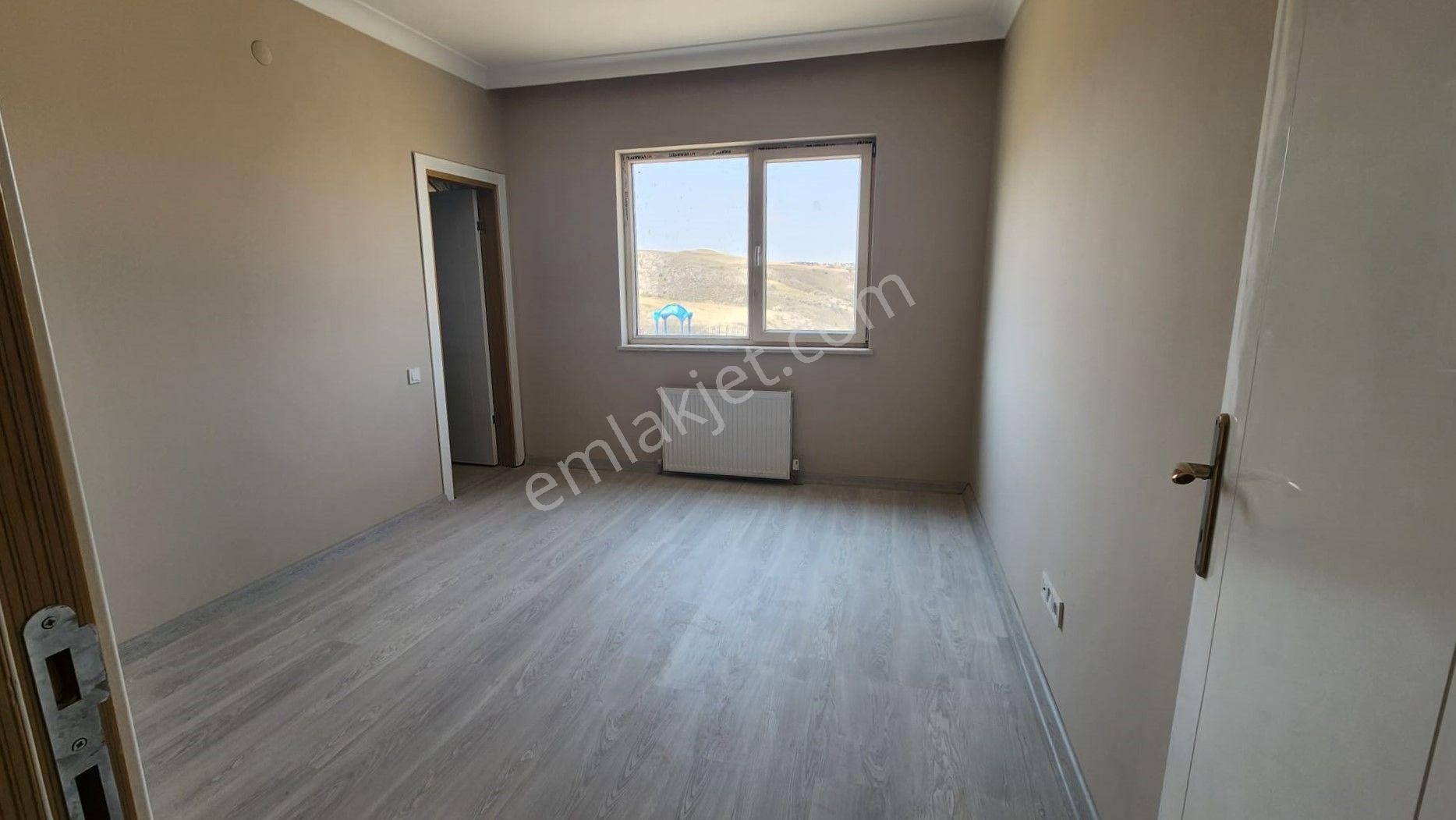 Çankaya Alacaatlı Satılık Daire  ALACAATLI 4888.CADDESİ ZİGANA SİTESİNDE SATILIK 4+1 DAİRE!