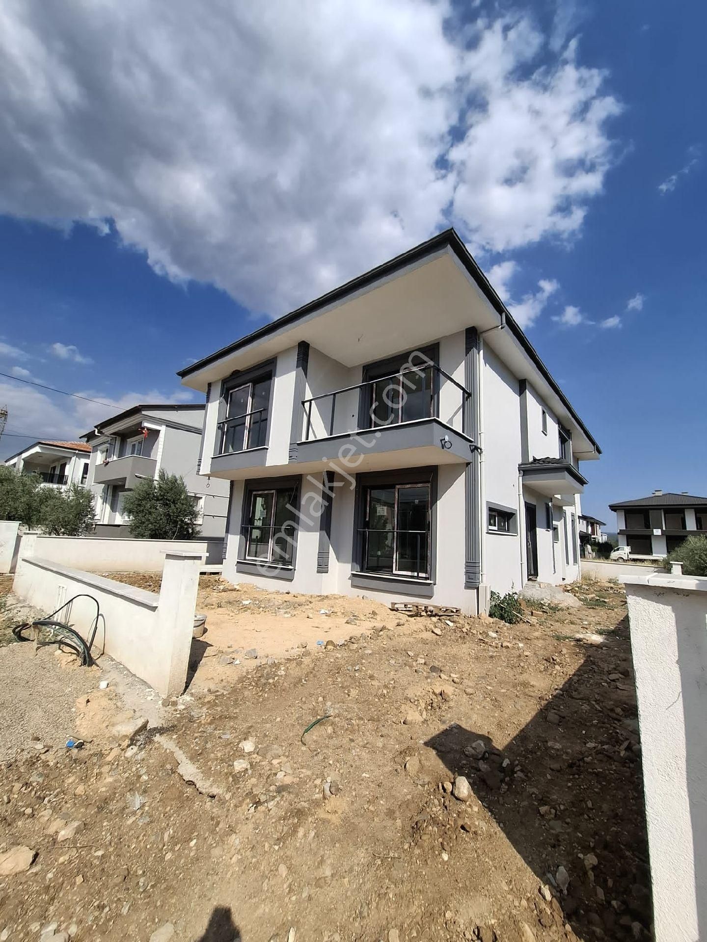 Menteşe Bayır Satılık Villa BAYIR'DA MODERN DİZAYN EDİLMİŞ 3+1 SIFIR VİLLA