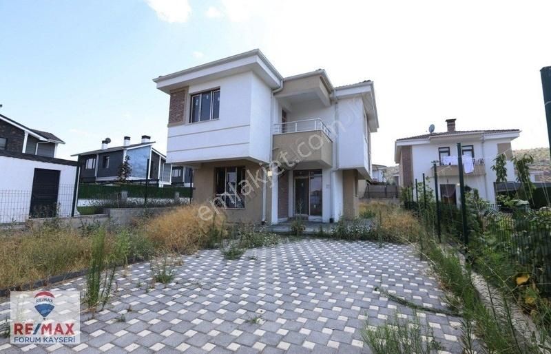 Melikgazi Altınoluk Satılık Villa ALTINOLUK MAH. SİTE İÇERİSİN DE SATILIK VİLLA