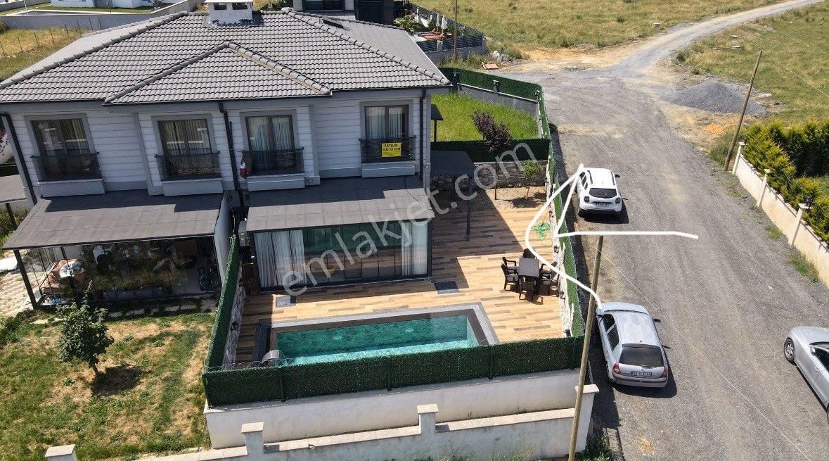 Şile Çavuş Satılık Villa SAHİBİNDEN satılık müstakil havuzlu villa