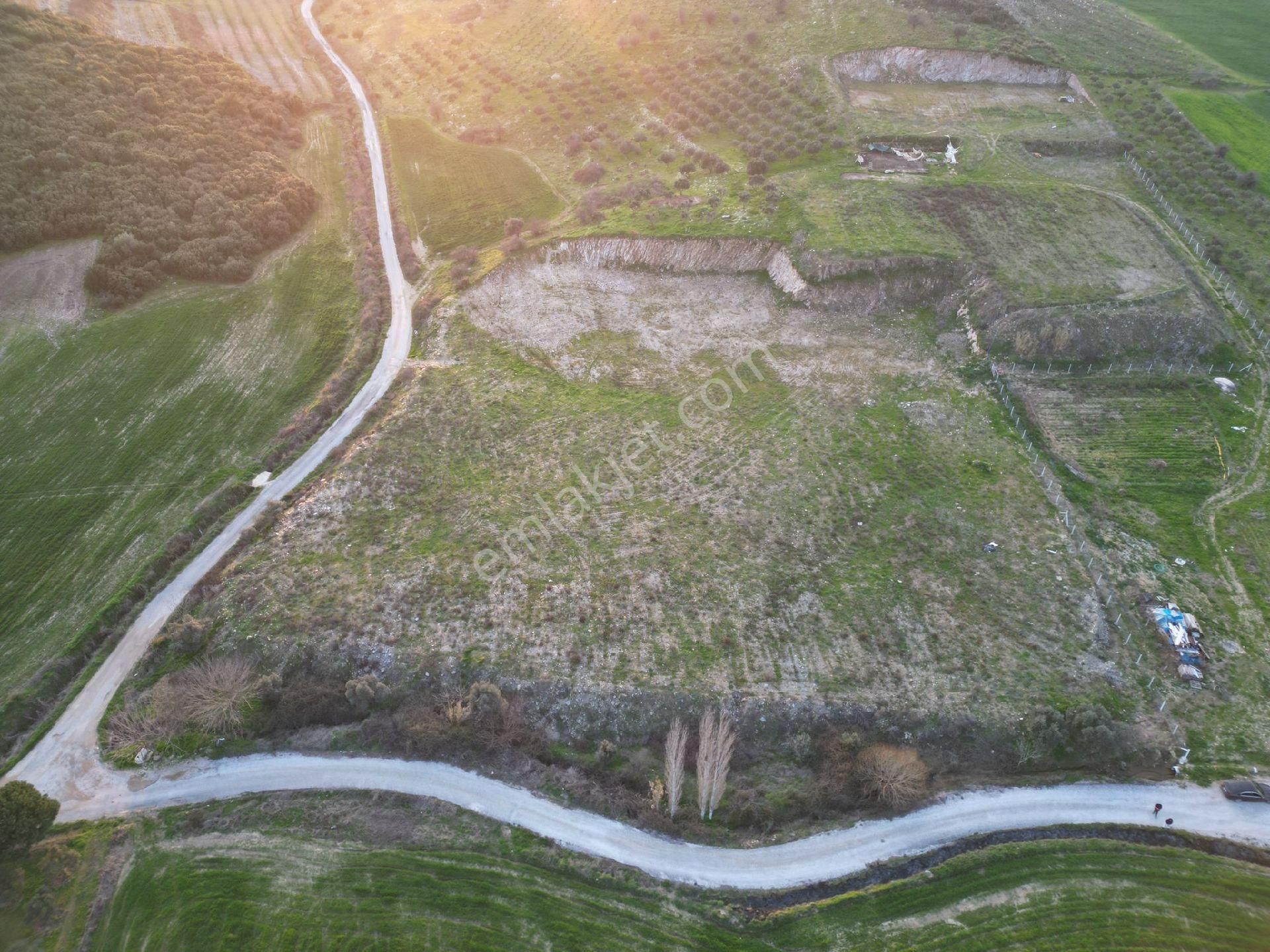 Tire Kurşak Satılık Tarla KURŞAK KÖYÜNDE İŞLETME KURMAYA HAZIR TARLA