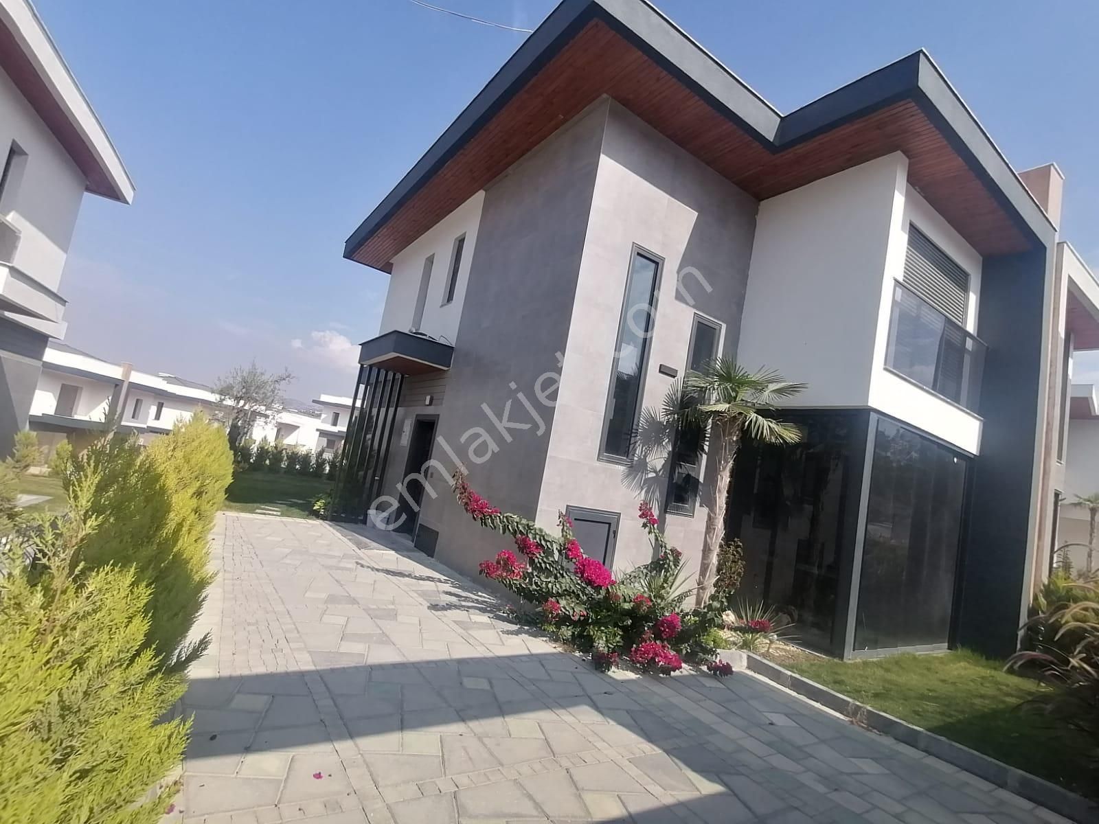 Kuşadası Karaova Satılık Villa  KUŞADASI AVM YANI KARAOVA'DA SIFIR LÜKS VİLLA