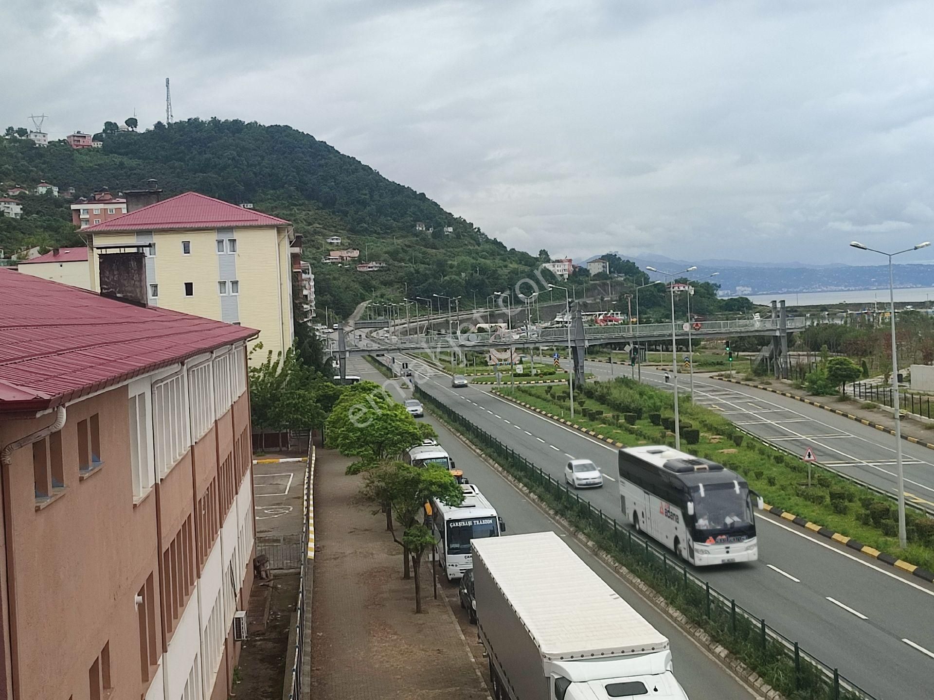 Çarşıbaşı Merkez Satılık Daire Fume Emlak'tan Deniz Manzaralı Eşyalı Satılık Daire